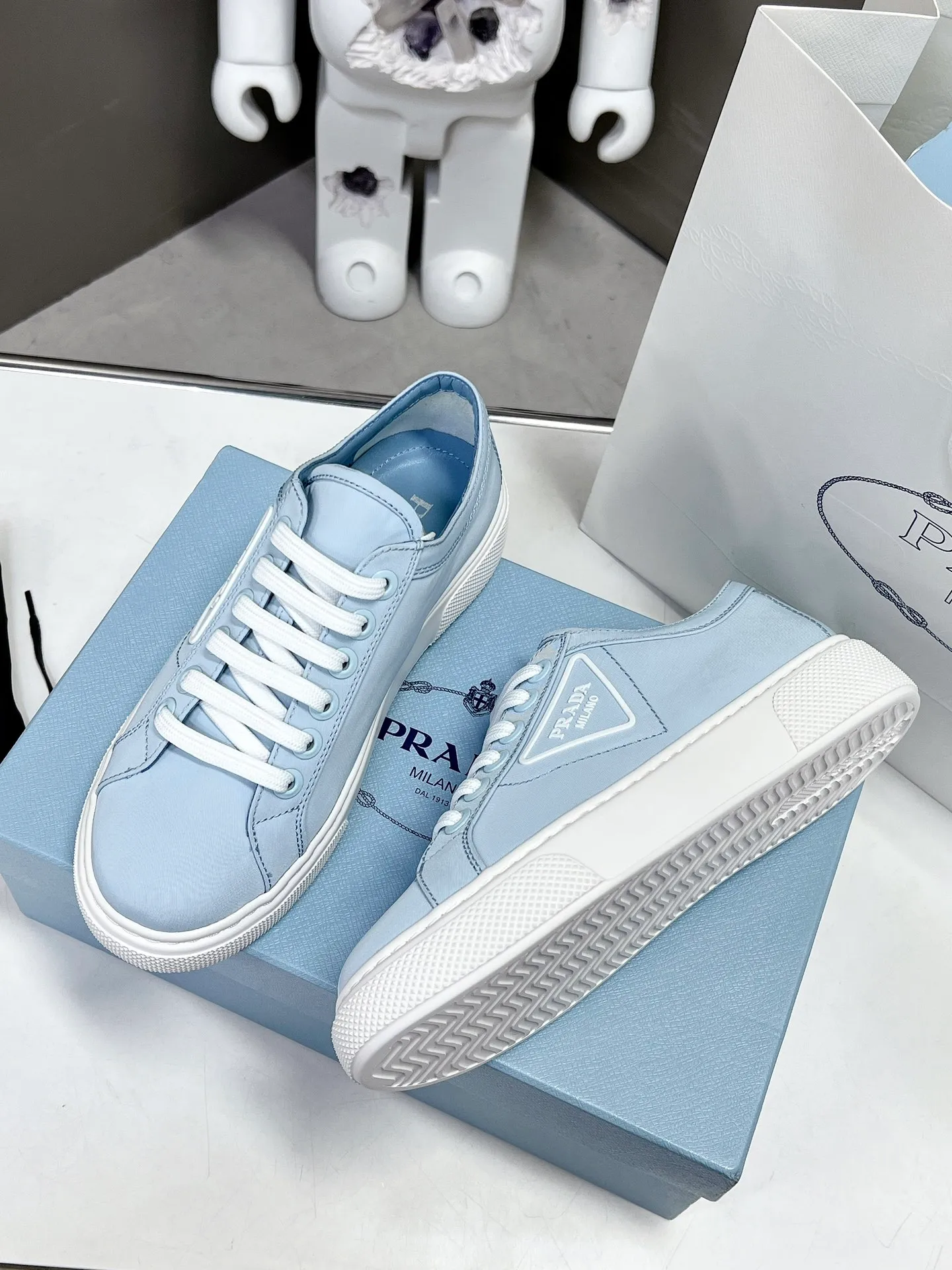 👟👟Ex-factory price 420👟👟 Purchasing level ⚡2023S launches Prada’s latest catwalk shoes, dad shoe series ͏ 💥PRADA's early spring catwalk model👠The fresh breeze has a bit of an expensive feel, and the upper is very perfect💃Elegant and elegant, crystal clear, no matter the quality of the accessories, they are all customized one-to-one, zero distance from the original version 1⃣Upper: imported waterproof twill + epoxy injection molding process 2⃣Inner: waterproof twill 3⃣Outsole: Original one-to-one molded rubber foam outsole 4⃣🔺Original packaging Heel height 4cm 5⃣Number of codes: 35-40, 41 non-returnable
